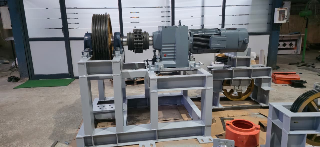 Heavy-duty machine base assembly
